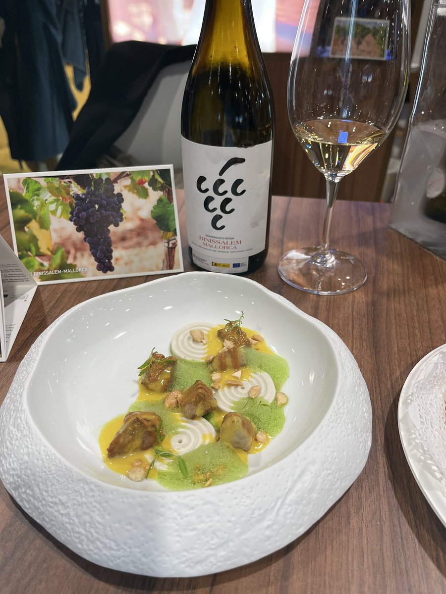 BinissalemDO's tweet photo. Del 26 al 28 de enero, la DO Binissalem participa en el congreso gastronómico #madridfusion2026, en el stand de Mallorca bajo el lema: “Mallorca se vive. Mallorca se saborea». Vinos singulares elaborados con #Mantonegro #moll @PequenasDos 
@ConselldeMca @productelocal https://t.co/d9xAnFb03Q