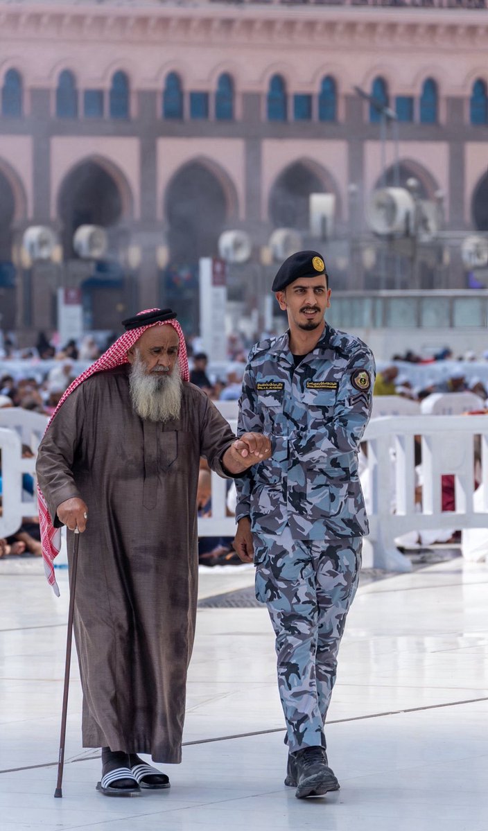 #مسائكم_سعيد_وطيب      👋🏻

#الله_يجعل_امك_الجنة      🤲🏻     
هل ؟ صليت #الليلة على النبي الحبيب . •••