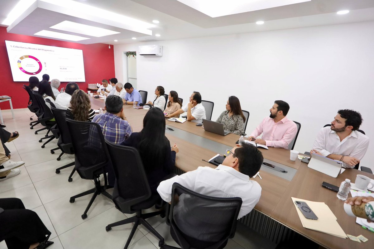Sostuvimos una reunión con el Secretario de Educación, Juan Balam, y organismos de educación media superior para alinear la formación académica con las industrias del futuro.

Por instrucción del Gobernador <a href="/huachodiazmena/">Joaquín Díaz Mena</a>, el talento humano es prioridad para preparar a las y los