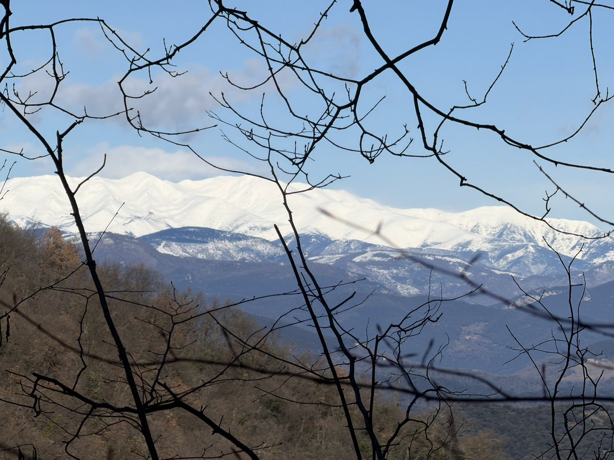 ManelRoura's tweet image. Enjoying my last day in #Garrotxa #Catalonia. A family 7 mile walk searching for 2 spectacular #waterfalls thanks to the last rain and snow. On my way back to the UK now.