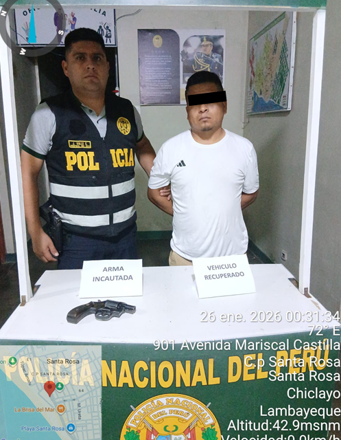 RegPolLamb's tweet photo. #SantaRosa🚨| Agentes de la Comisaria Rural Santa Rosa, intervinieron a Omar Pisfil Ayasta por la presunta comisión del delito de tenencia ilegal de armas de fuego. Asimismo, se recuperó una camioneta marca Hilux con placa de rodaje N° Z7U-785 que días antes había sido hurtada. https://t.co/oLTMgnqIpB