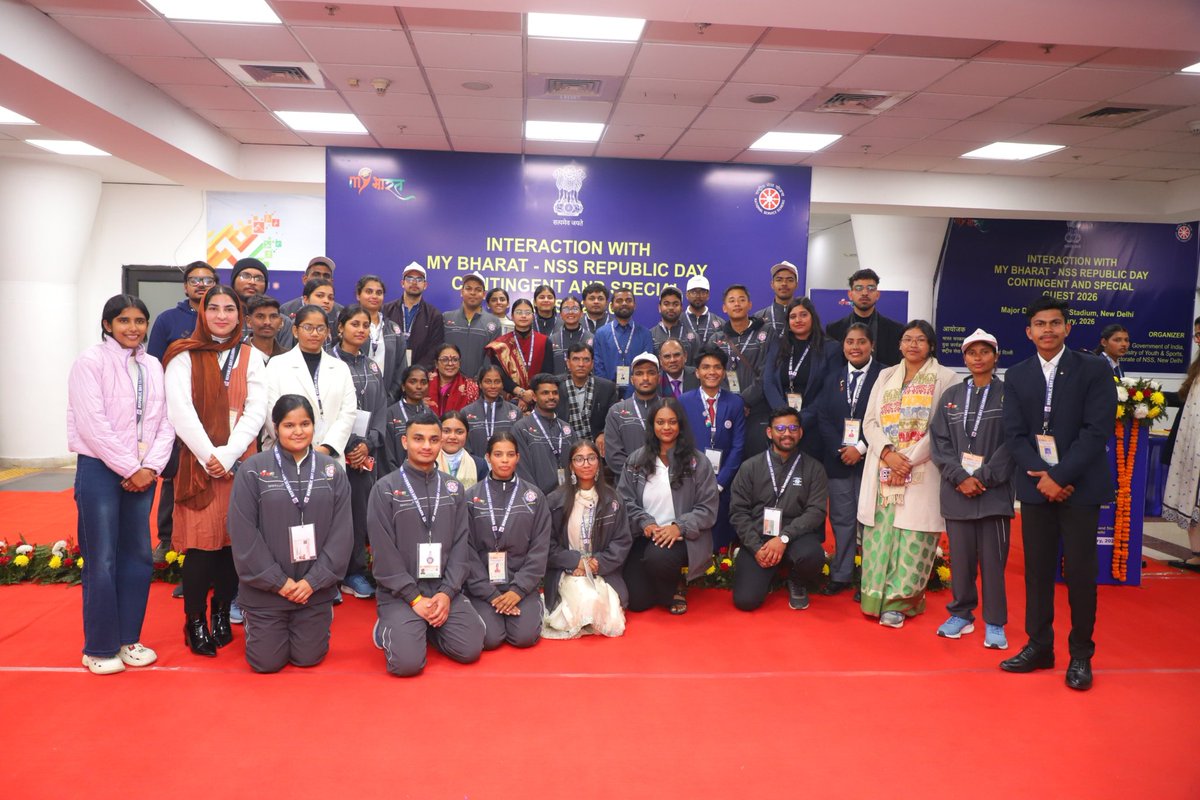 YASMinistry's tweet photo. Celebrating the spirit and dedication of MY Bharat - NSS volunteers, Hon'ble Minister of Youth Affairs & Sports, Dr. Mansukh Mandaviya, lauded their outstanding performance at the Republic Day Parade and congratulated them over dinner for their remarkable efforts in representing the nation. 

 #MYBharat #RepublicDay2026