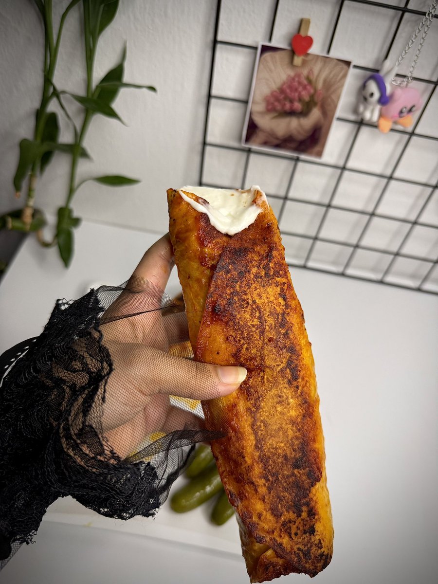 24_____4's tweet photo. لو سمحتوا لحد يسوي گص من بعدي💅🏻🌯 https://t.co/xwRQPygy2g