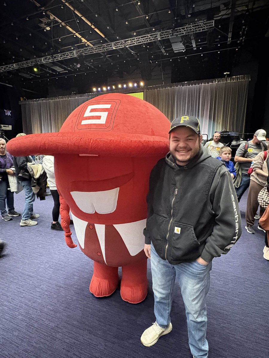 Hunter Lewis tweet media