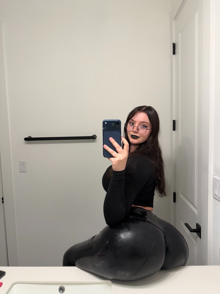 athenakamii's tweet image. whats your go to coffee order