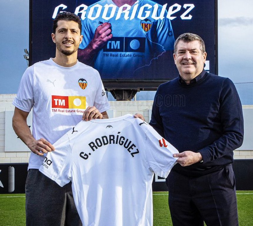 Guido rechazó la renovación del Real Betis por ir a un ‘club Champions’. 

Acabó en el West Ham y no ha jugado prácticamente. Ha dejado de ir con Argentina y ha tenido que perdonar dinero para volver a España.

Ejemplo de cuando un futbolista está mal aconsejado por sus agentes.