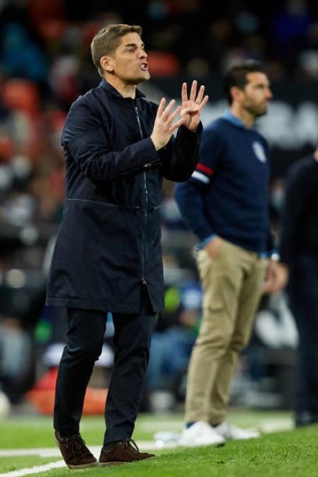 UC_Splendor's tweet image. EXCL 💣: Robert Moreno, the former Spain national team manager, has been sacked from FC Sochi, a Russian First League club, after being accused of relying heavily on ChatGPT, #football 
#Robertmoreno