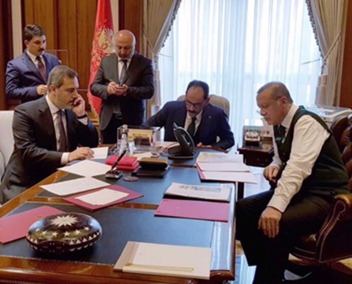 الثلاثي التركي(الرئيس أردوغان- 
ووزير خارجيته هاكان فيدان-
ورئيس الاستخبارات ابراهيم قالن)
يشكل رعب لأعداء تركيا والعالم الإسلامي.
لو توحدت معهم قوى عربية وإسلامية 
أخرى و صدقت النوايا، فلن تجرؤ أي قوى معادية على انتهاك حقوق المسلمين في أي بقعة من الأرض.
اللهم وحّد كلمة المسلمين.