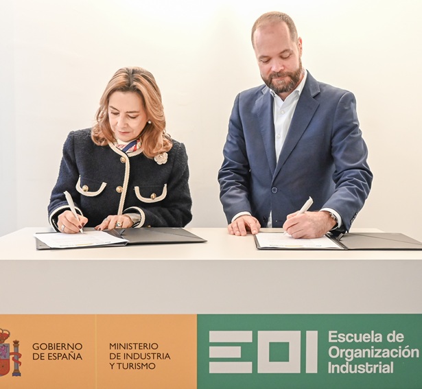 eoi's tweet photo. 📷Firmamos un convenio con @OissSec para reforzar nuestra colaboración con Iberoamérica, impulsando la formación, la investigación y la cooperación técnica en materia de Seguridad Social e Innovación 📷https://t.co/YW0waBrzQC https://t.co/fPYUV6Ixvu