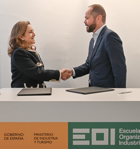 eoi's tweet photo. 📷Firmamos un convenio con @OissSec para reforzar nuestra colaboración con Iberoamérica, impulsando la formación, la investigación y la cooperación técnica en materia de Seguridad Social e Innovación 📷https://t.co/YW0waBrzQC https://t.co/fPYUV6Ixvu