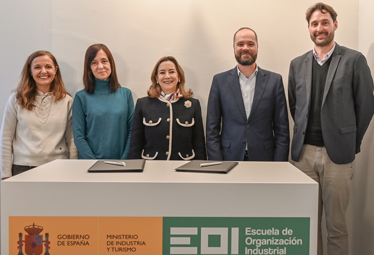 eoi's tweet photo. 📷Firmamos un convenio con @OissSec para reforzar nuestra colaboración con Iberoamérica, impulsando la formación, la investigación y la cooperación técnica en materia de Seguridad Social e Innovación 📷https://t.co/YW0waBrzQC https://t.co/fPYUV6Ixvu