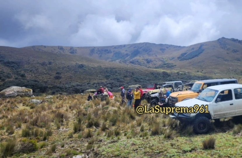 LaSuprema961's tweet image. #ATENCIÓN #Indignante 😔🤬
#Cuenca | Daños graves habría tras el ingreso ilegal de vehículos 4x4 🚙 al Parque Nacional Cajas (PNC), sector de Angas. Ayer, los automotores recorrieron en el páramo unos 3.5 kilómetros. Guardaparques de ETAPA EP intervino. 👇