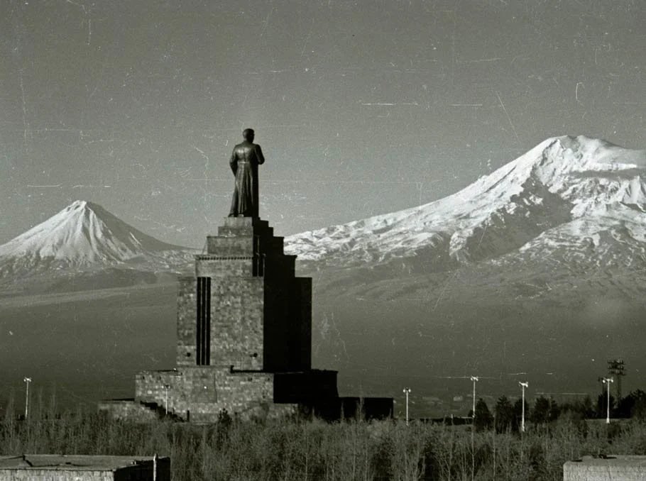 pancaucasus's tweet image. The monument to Joseph Stalin in Yerevan was unveiled on October 29, 1950. It was one of the largest monuments to Stalin in the USSR, reaching a total height of 50 meters including the pedestal.

In 1962, the sculpture of Stalin was removed from the pedestal, and in 1967, the…