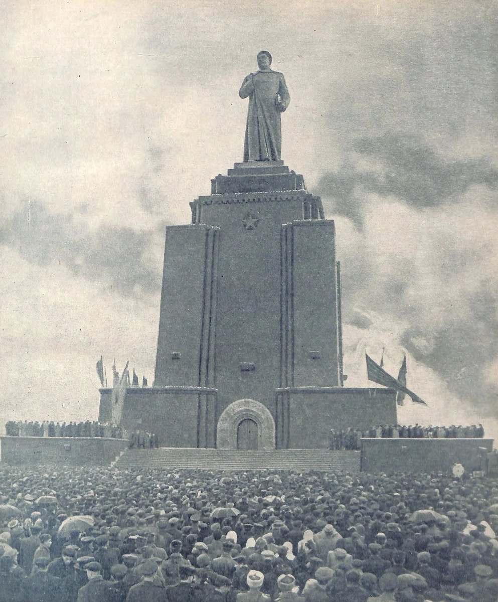 pancaucasus's tweet image. The monument to Joseph Stalin in Yerevan was unveiled on October 29, 1950. It was one of the largest monuments to Stalin in the USSR, reaching a total height of 50 meters including the pedestal.

In 1962, the sculpture of Stalin was removed from the pedestal, and in 1967, the…