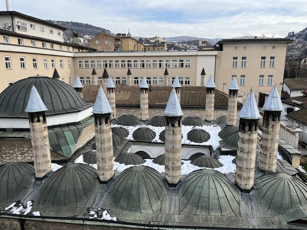 marcolucbr's tweet photo. Agora de manhã na biblioteca maravilhosa de Gazi Uzrev Begova, na cidade velha de Sarajevo, cuja coleção de manuscritos é patrimônio mundial da humanidade https://t.co/9q89qLokjN