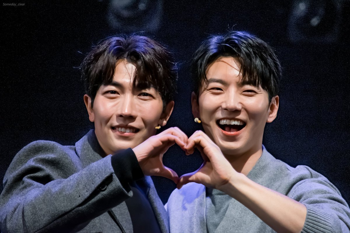 260126 뮤지컬 판 콘서트<새해 大 잔치> : 포토타임 :)

현석준 배우님
윤은오 배우님 :)

달수가 둘이면 귀여움도 두 배!