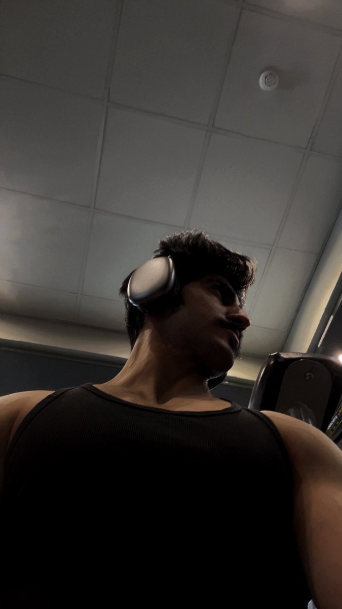 سطام 🦇 tweet media