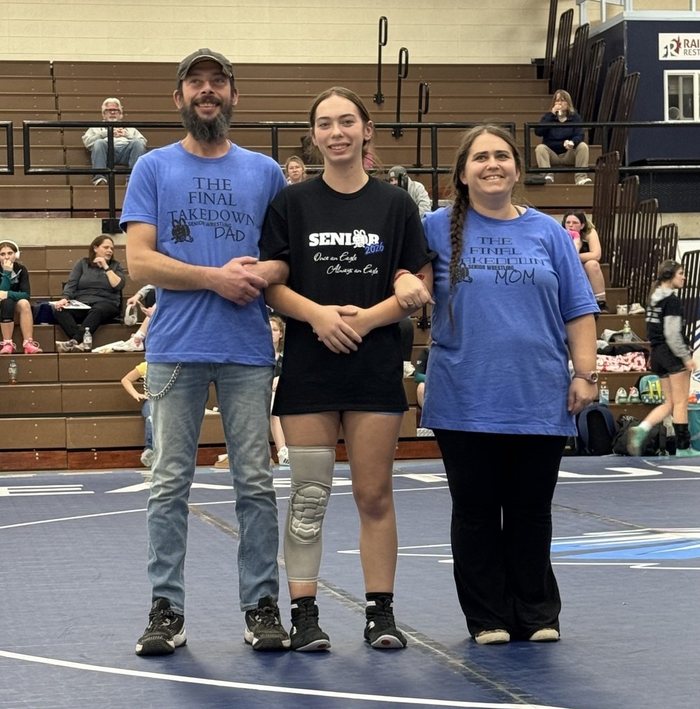 EU_CSD's tweet image. 🤼‍♀️ Senior Night 🤼‍♀️
Tuesday, January 6th, we took a moment to recognize our Senior girl wrestlers. 
🩵🦅🤍