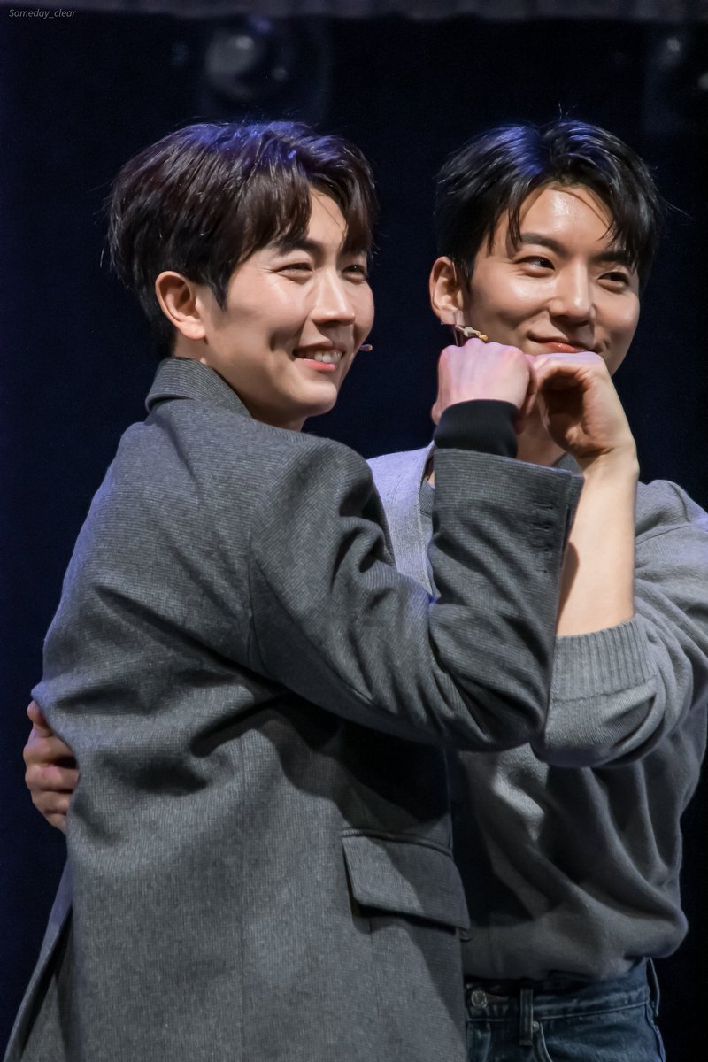 260126 뮤지컬 판 콘서트<새해 大 잔치> : 포토타임 :)

현석준 배우님
윤은오 배우님 :)

🫶