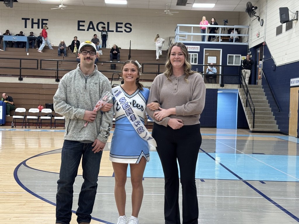 EU_CSD's tweet image. 📣 Senior Night 🏀
Thursday, January 22nd, we took a moment to recognize our Senior basketball players &amp;amp; cheerleader. 🩵🦅🤍
#EaglePride #SeniorNight