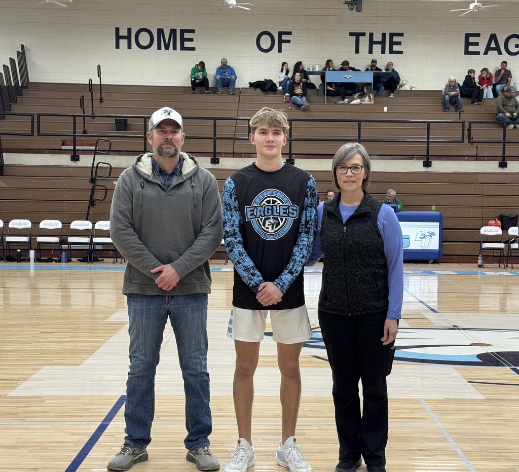 EU_CSD's tweet image. 📣 Senior Night 🏀
Thursday, January 22nd, we took a moment to recognize our Senior basketball players &amp;amp; cheerleader. 🩵🦅🤍
#EaglePride #SeniorNight