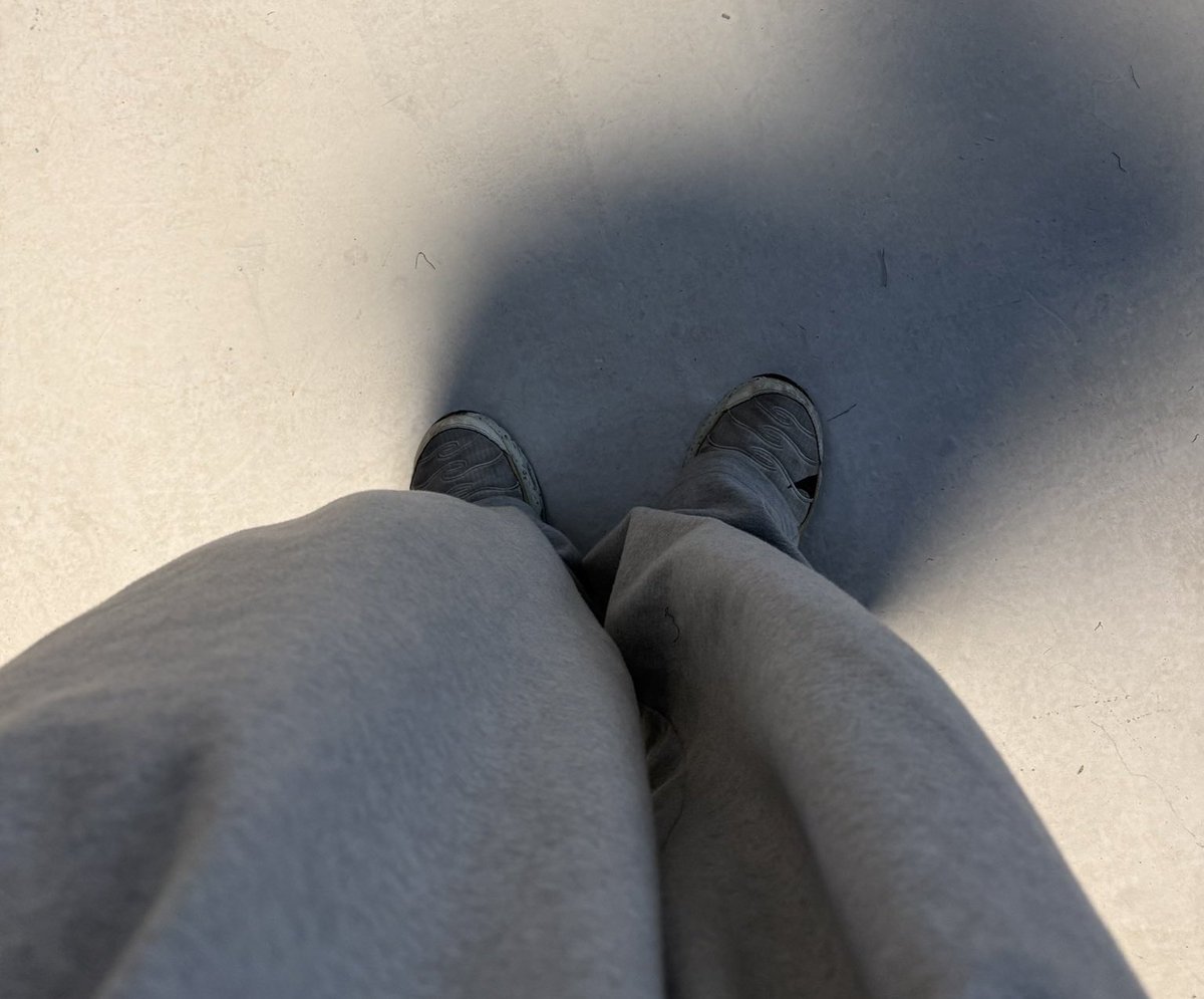 kyooousan's tweet photo. 상워니가 자주 찍는 구도                   
                                                              오늘 거누 공계

국정원에 열애설 제보하면 포상금 주나... https://t.co/YSwq45RzB8