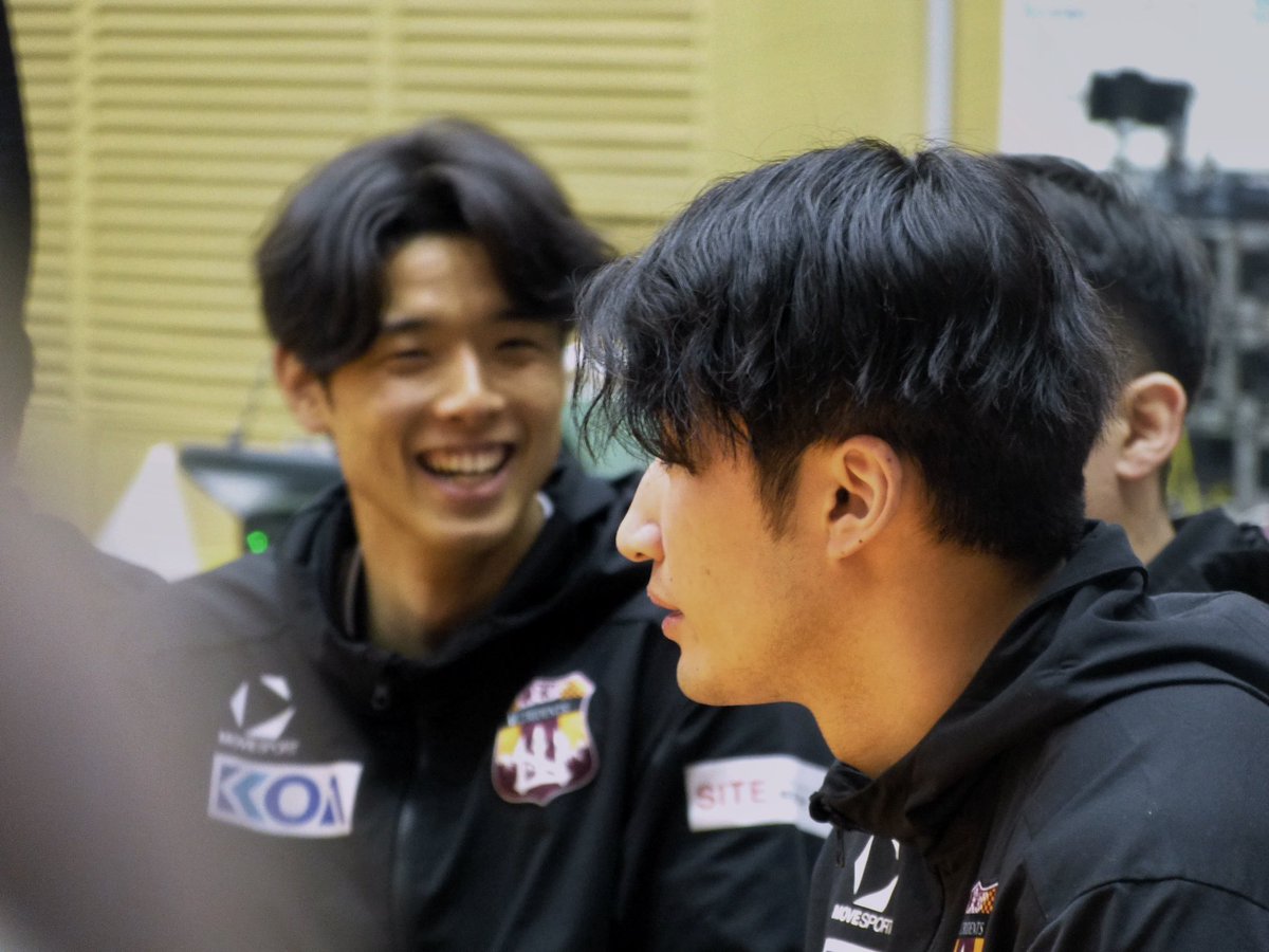 hin02wk's tweet photo. 2026.1.25
エア・ウォーターアリーナ松本

有史くん撮ったつもりが....
後ろの笑顔が眩しい笑

 #一条太嘉丸 選手
 #工藤有史 選手 https://t.co/1FAS4fRBt9
