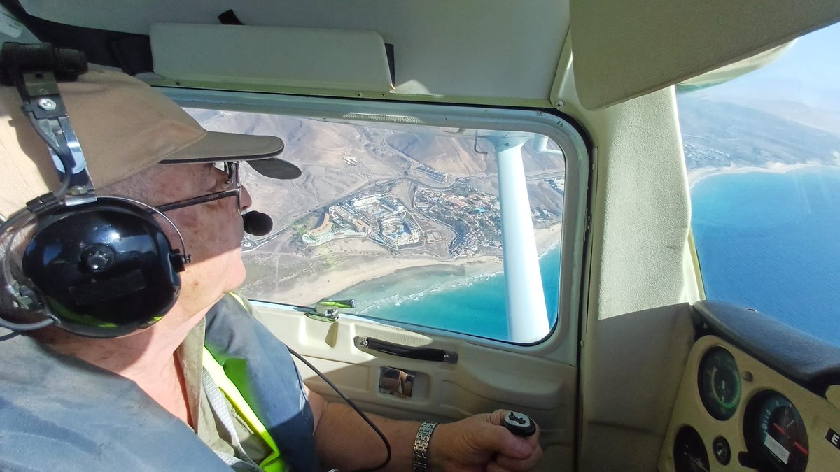 RealAeroclubGC's tweet photo. Seguimos disfrutando de lo que nos gusta 🌅
Si quieres compartir esta experiencia con nosotros
NO DUDES MÁS N PREGUNTARNOS!!
.
.
.
Info@realaeroclubdegrancanaria.es
#ragc #enjoy #fly #vuelaconnosotros #aviation #gcrr #dreams https://t.co/bglQEVRTl4