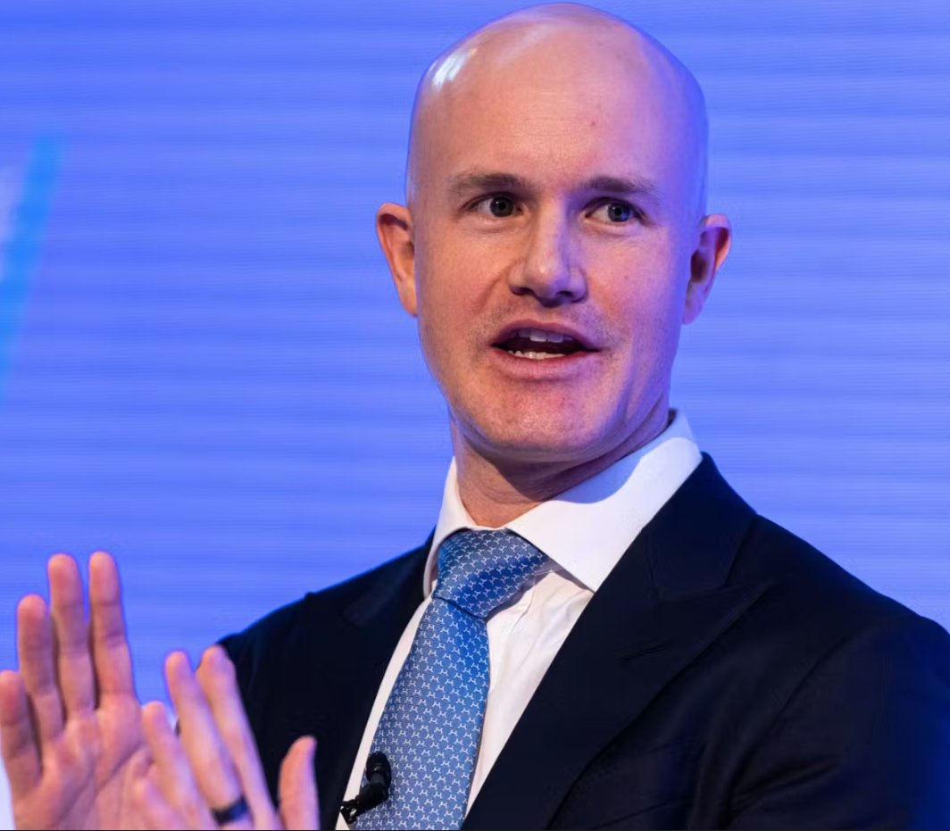 RWAwatchlist_'s tweet image. Brian Armstrong at Davos: "Tokenization was one of the most discussed trends, expanding beyond stablecoins into equities, credit, and other financial products" 

4 billion unbrokered adults could access high-quality investments 

RWAs spotlight moment 🪩