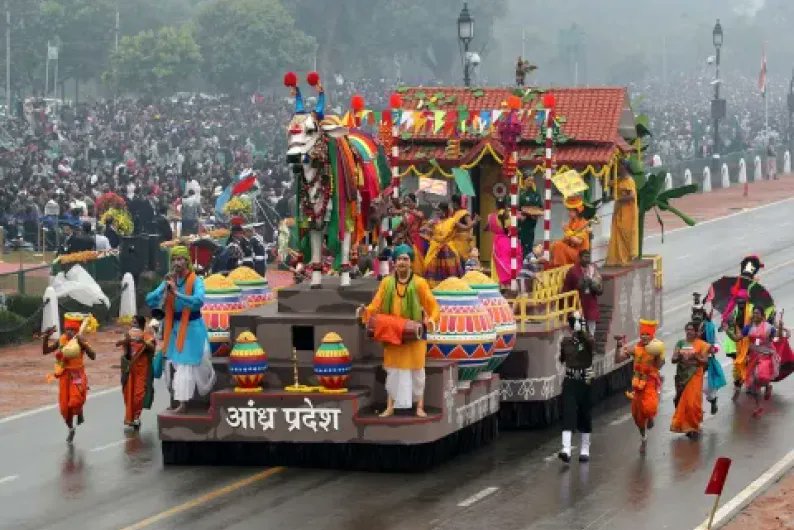 Racho89's tweet image. Watched the parade — the Sindoor formation flypast gave me goosebumps.
150 years of Vande Mataram still hits different.
Whatever the issues, this country &amp;amp; its people are worth fighting for.
Happy 77th Republic Day! Jai Hind! 🔥