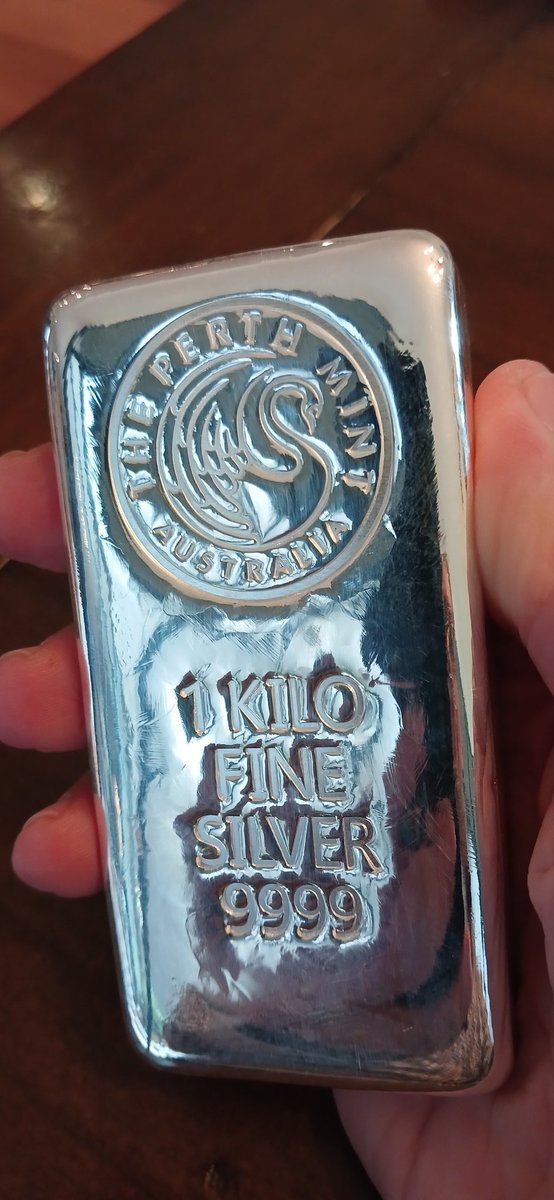 SparrowSpeaking's tweet photo. My silver swan is spreading its wings! https://t.co/H5vJYGDj5x