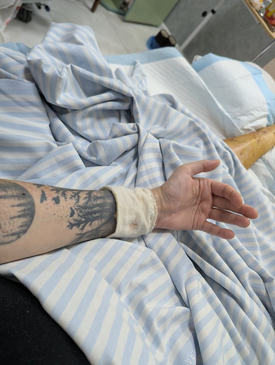 Маркус Комбат tweet media