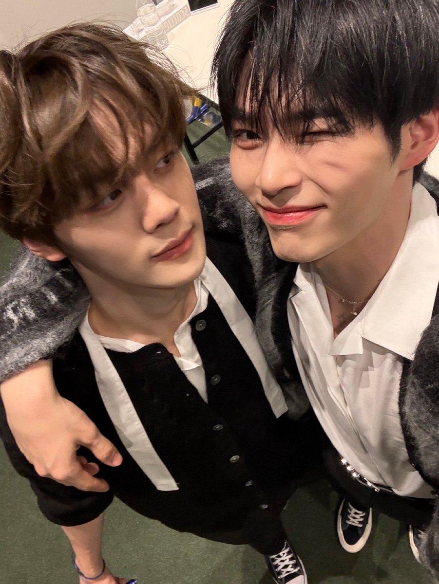 timetohanbin's tweet image. 250126 플러스챗

"아구 예뻐라~" 했다가 혼날 뻔..
ぼくの こいぬ 🐶🩵

#SUNGHANBIN #성한빈
#ZEROBASEONE #ZB1 #제로베이스원