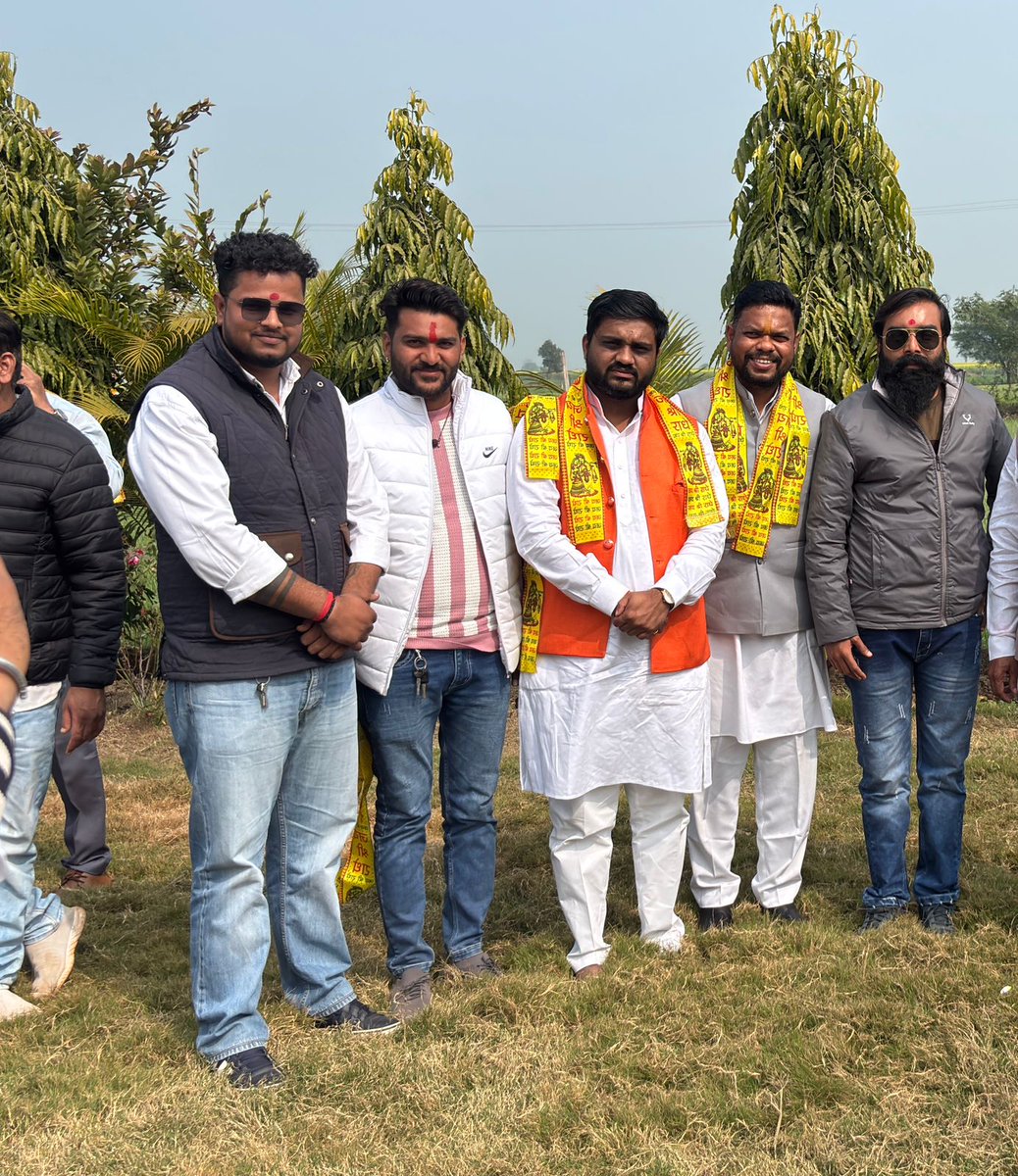 krishnpalydvbjp's tweet photo. आज अशोकनगर दौरे पर आए भाजपा अनुसूचित जाति मोर्चा प्रदेश अध्यक्ष श्री @BhagwanParmar  जी श्री अनुसूचित जाति मोर्चा भाजपा प्रदेश कार्यालय मंत्री संदीप कुलस्ते जी एवं प्रदेश पदाधिकारियों का स्वागत कर स्नेही आत्मीय मुलाकात की इस अवसर पर साथ मे भैया @ErRahulYadav09 जी साथी उपस्थित रहे https://t.co/FoMEJ0Poej