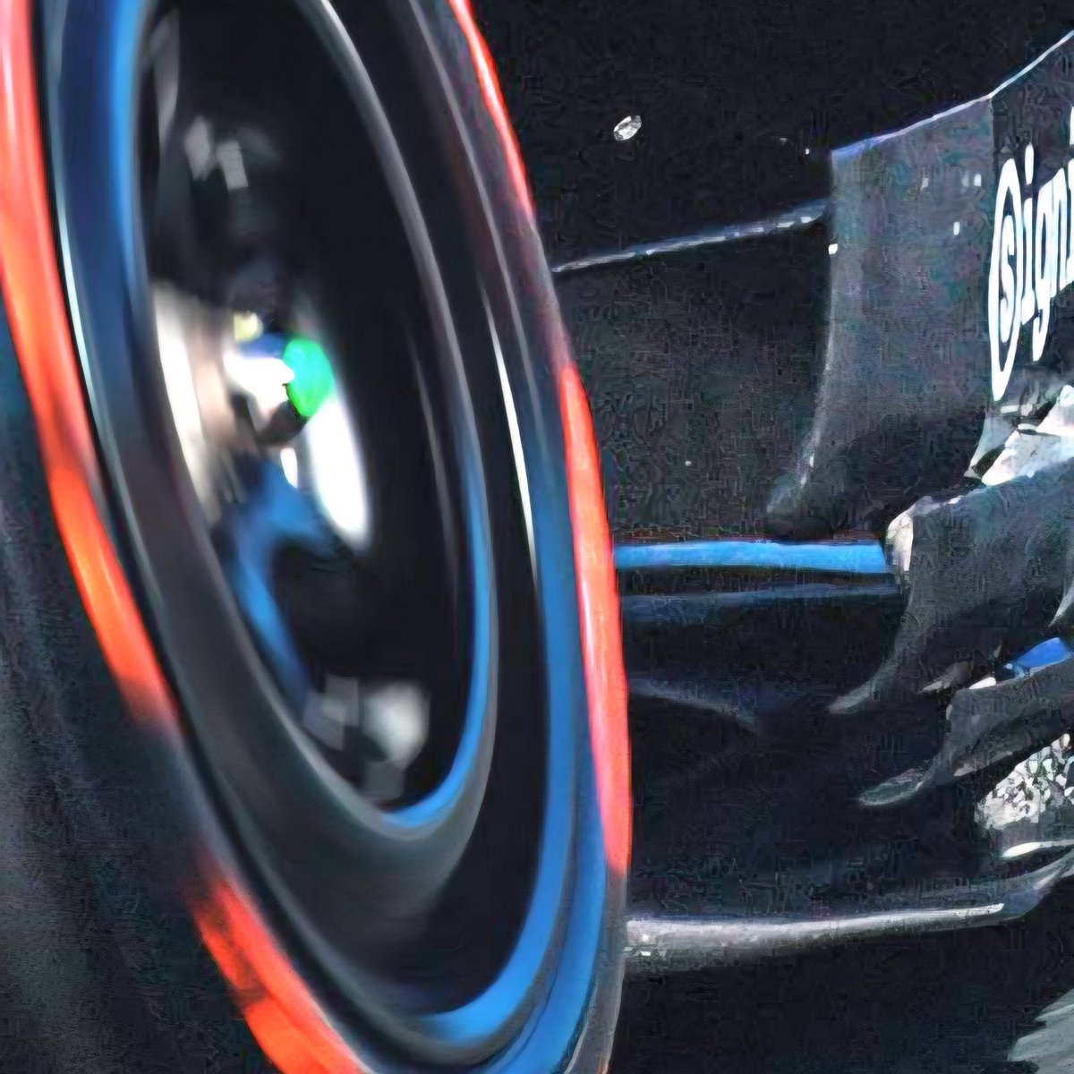 ScarbsTech's tweet image. Neat little outwash fin on the Merc footplate and the strake is joined into the tyre camera above.
Not a great view of the wakeboard behind the tyre, but we'll be focusing on their development a LOT this year.
 📸  @MercedesAMGF1 
#F1 #F1tech