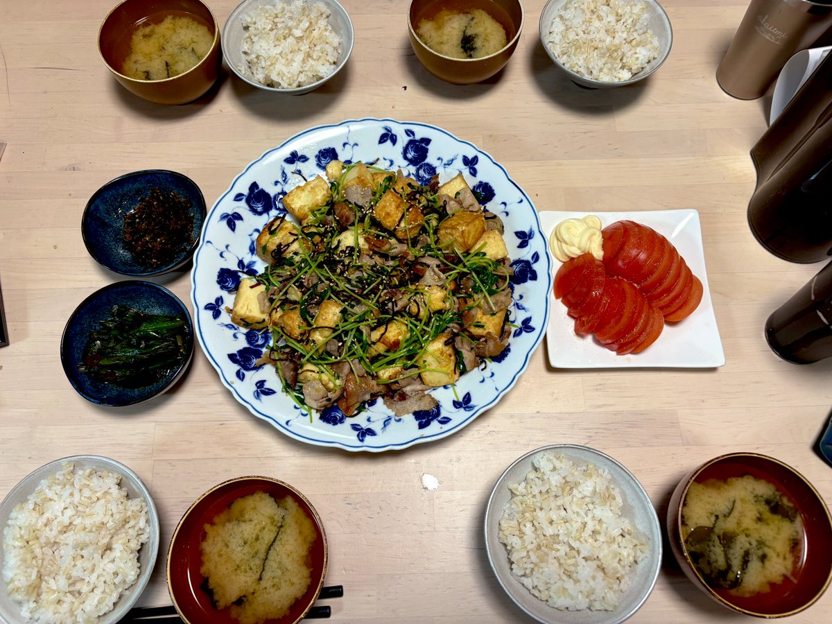 fSEr7MlIhc2cfNB's tweet photo. 豚肉と厚揚げと豆苗を炒めたやつ！ https://t.co/O0UoL7fow2