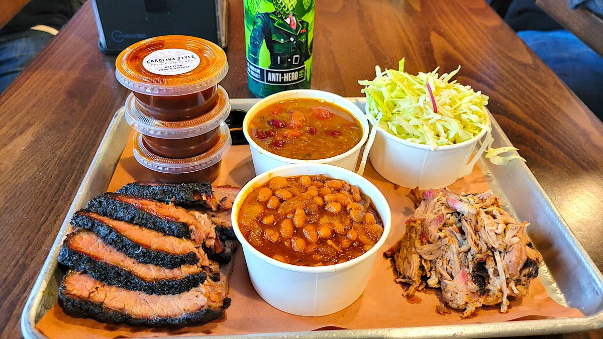 RoadTips's tweet image. I've been wanting to try this critically-acclaimed barbecue place for a few years and recently got the chance. The verdict? The wait was well worth it! But I can think of three or four places in Kansas City that are better - Smoque BBQ in Chicago. roadtips.blog/2026/01/26/smo…