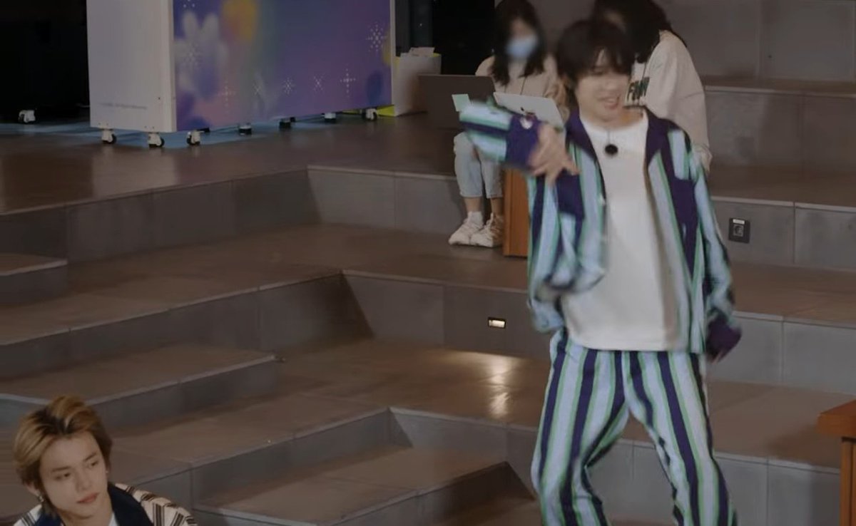 yeonbamdiary's tweet image. tired owner and his crazy puppy 

#YEONGYU #연밤