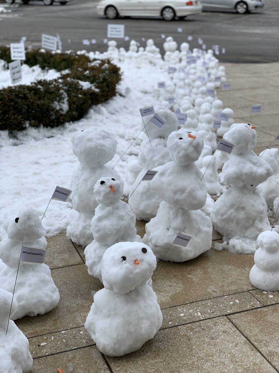 Want to get our elected officials' attention in a more unique way than our usual human volunteers?  CCL also organizes protests of snowmen!  Learn more at cclusa.org/snowman, and join us on Discord (from the link in our bio) to get involved with one in Boston!