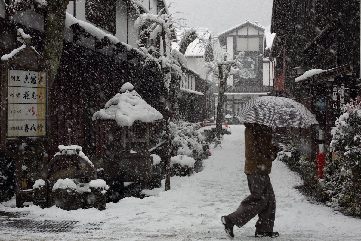 Nametakei_'s tweet photo. 何度も見に来ている街並みも雪が降った途端知らない街並みになった https://t.co/BbBxAY3uGF