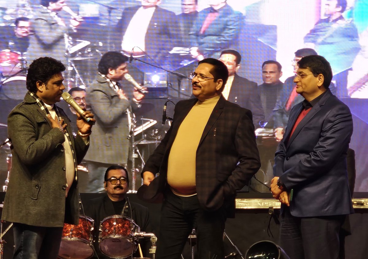 singervishal5's tweet photo. दिलसे आभार प्रकट करता हूँ Noida prashasan Noida Authority और UP दिवस का 🌺🙏🙏❤️🇮🇳 @noida_authority @CeoNoida https://t.co/Gnjr5cBmX7