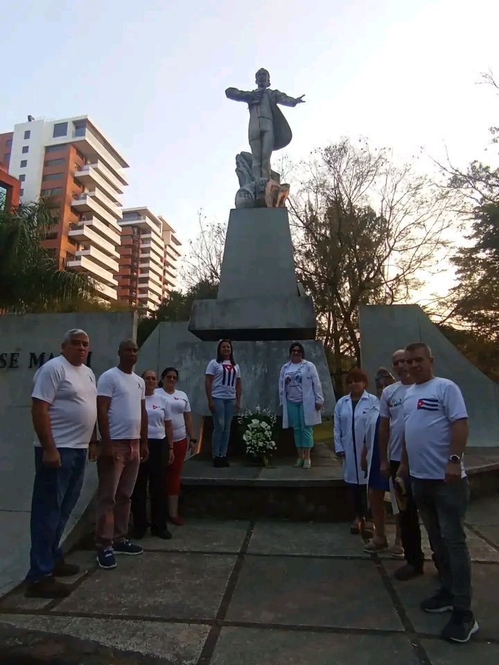 ♥Desde Guatemala rindió homenaje al Apóstol José Martí nuestra Brigada Médica: "La única fuerza y la única verdad que hay en esta vida es el amor", legado que recuerda que la solidaridad y el humanismo que caracteriza a los colaboradores 🇨🇺 tiene como base el amor #CubaPorLaVida