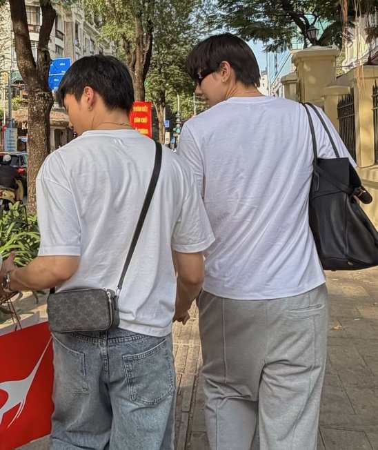 them getting more and more comfortable holding hands in public is what i live for