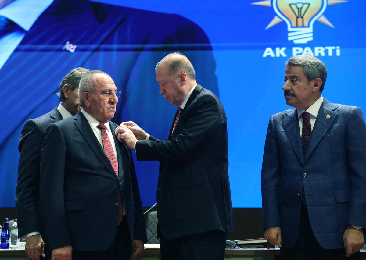 Genel Başkanımız ve Cumhurbaşkanımız Sayın Recep Tayyip Erdoğan, MKYK toplantımızda partimize katılan Konya Çumra Belediye Başkanı Mehmet Aydın, Yozgat Kadışehri Belediye Başkanı Davut Karadavut, Şırnak İdil Karalar Belde Belediye Başkanı Hasan Turgut ve Çorum Ortaköy Aştağul