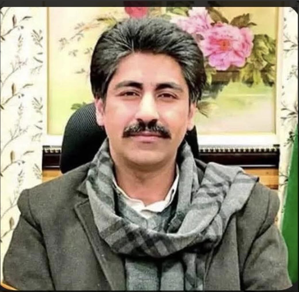 deva_bilal's tweet photo. Saddened by the passing of the father of DC Anantnag, Syed Fakhrudin Hamid, IAS, at GMC Anantnag. Heartfelt condolences to the family. May Allah grant him the highest place in Jannah and patience to his loved ones. https://t.co/dipaXMLPMp