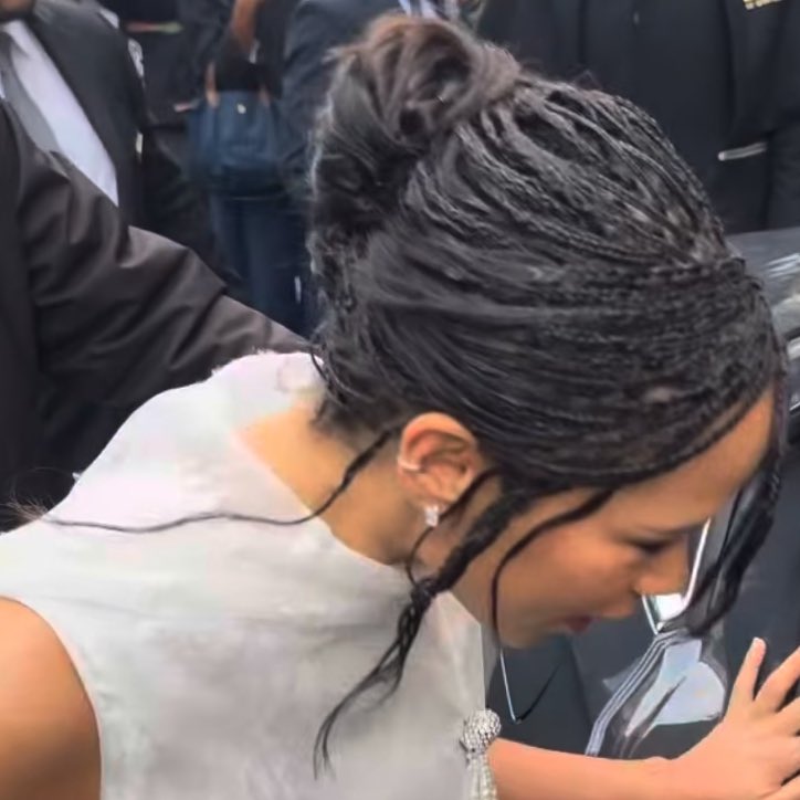 taysrussell's tweet image. TAYLORRR