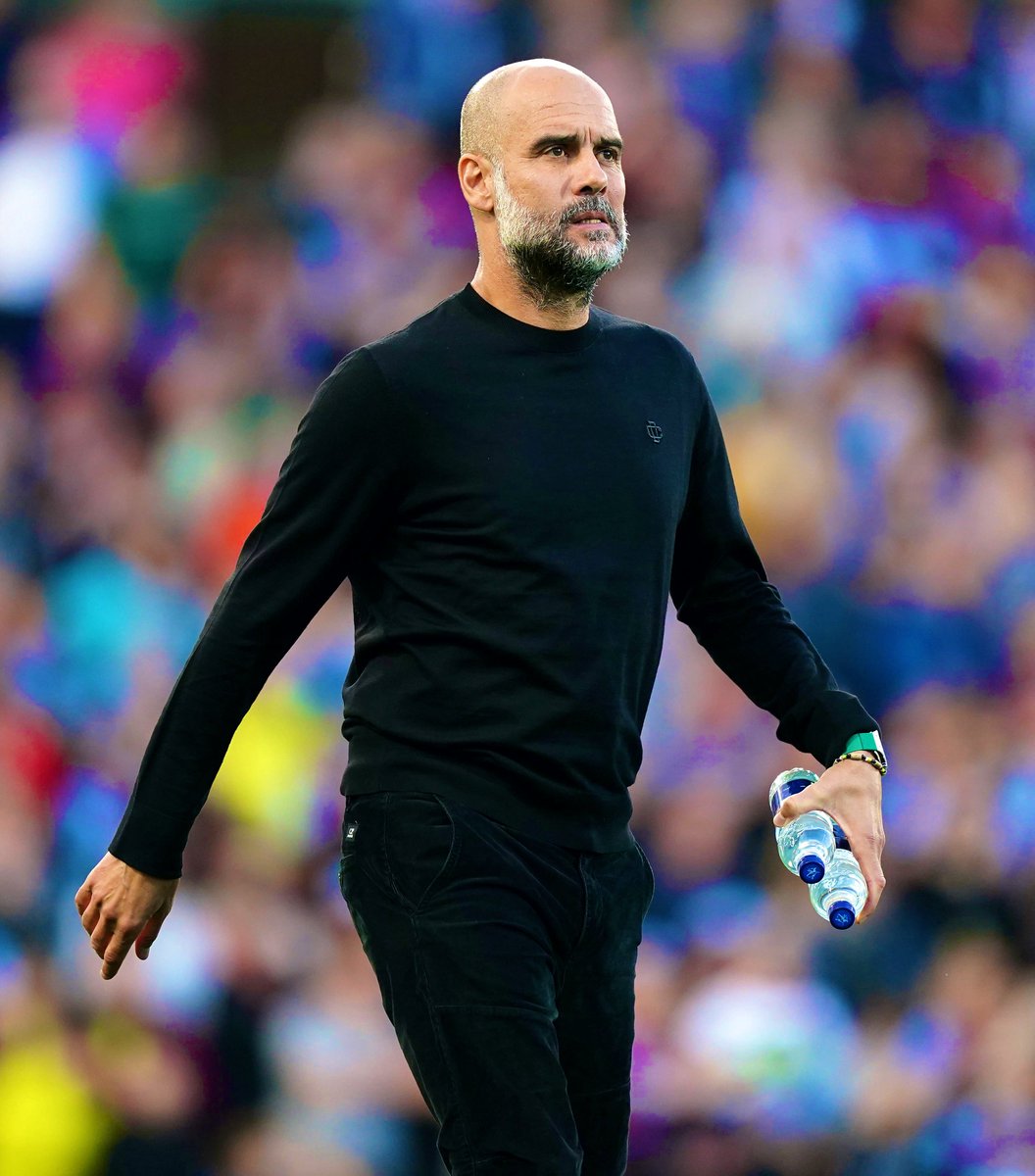 mcfc_lads's tweet image. 🗣️ Gary Neville: 

“If you’re Pep Guardiola… Pep Guardiola is going for the City players. ‘Are you really going to let these [Arsenal] off the hook?’ It’s there if you want it.”