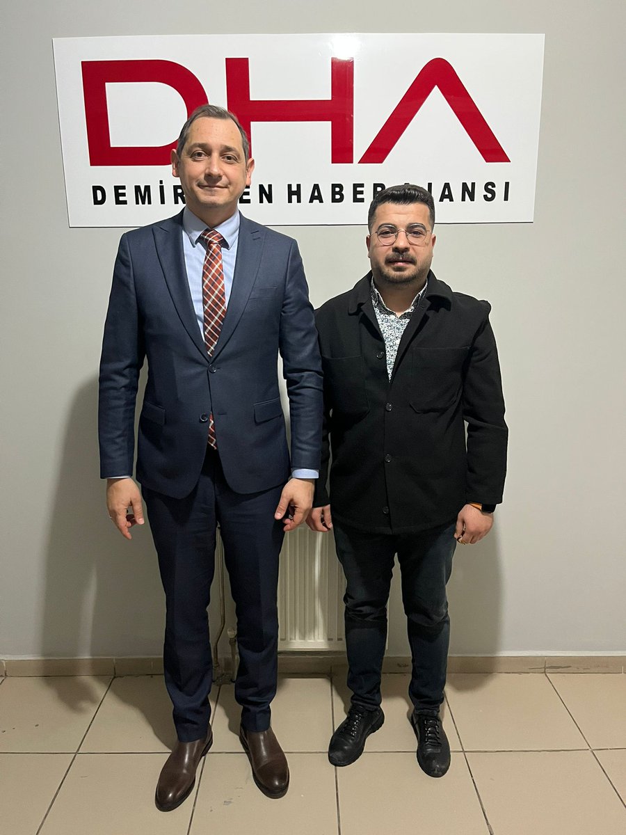 Haberin merkezinde bulunan ve özveriyle işlerini yapan meslektaşlarımızı ziyaret ettik. İHA ve DHA Gaziantep Bölge Müdürlerimiz' e ve mesai arkadaşlarımıza misafirperverlikleri için teşekkür ediyorum.