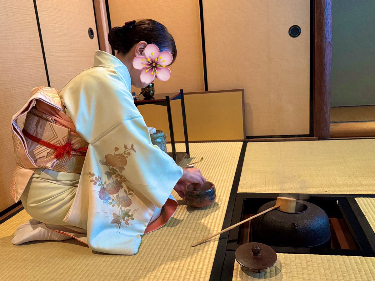 jun8787xxx's tweet photo. 今年の #初釜 無事終了しました。お客様に香道に通じた方がいらして、お茶会前にプチレッスン。芳しい香りと共に格調高きお席になりました✨
今年もお茶を通じて良きご縁が結ばれますように😊
#茶道 #茶の湯 https://t.co/XPtbM5x7Ig