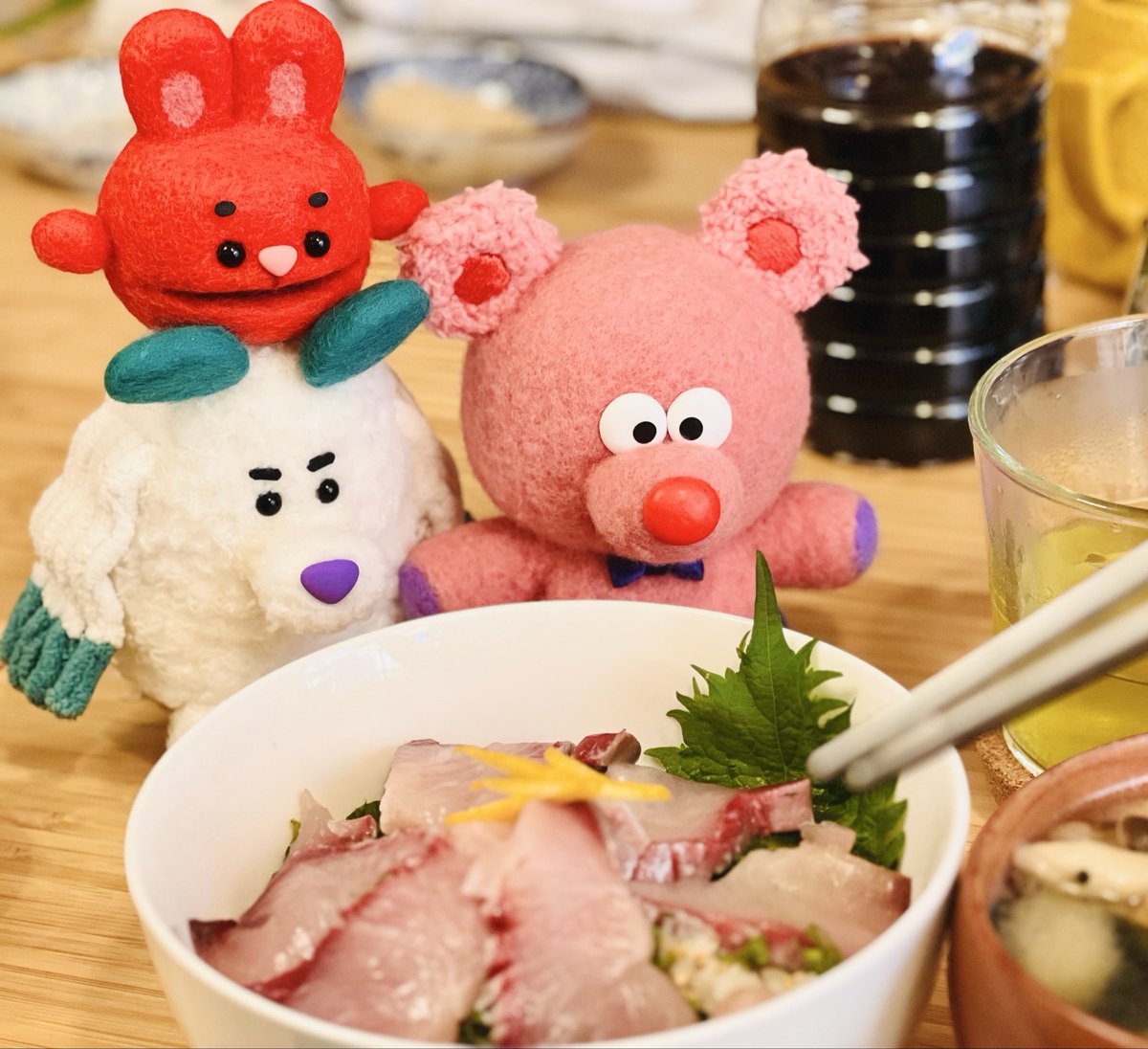 UchuPeople's tweet photo. わ！ぶりどん！🔴✨

ぶりどんだ！🐟

たべたいな〜

かんりにんさん、どれくらいくれる？🔴✨

いっぱい？🍚✨ https://t.co/f1gGIFTpiO